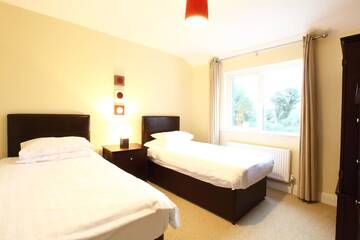Фото номера Таунхаус с 3 спальнями Дома для отпуска Ardmullen Walnut 3 Bed Holiday Home г. Кенмэр 18