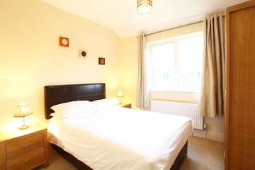 Фото номера Дом с 4 спальнями Дома для отпуска Ardmullen 4-Bedroom Holiday Home г. Кенмэр 42
