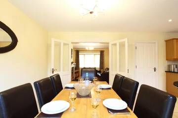 Фото номера Дом с 4 спальнями Дома для отпуска Ardmullen 4-Bedroom Holiday Home г. Кенмэр 49