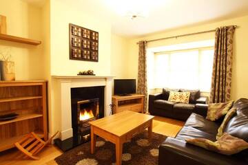 Фото номера Дом с 4 спальнями Дома для отпуска Ardmullen 4-Bedroom Holiday Home г. Кенмэр 11